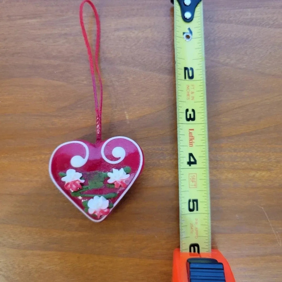 Vintage Wooden glazed painted red  heart with flower decoration - Picture 5 of 5